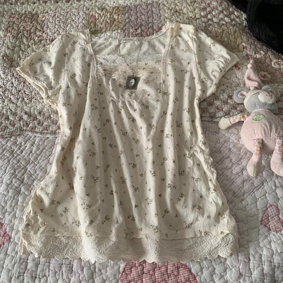Tops - Soft Vintage Floral Lace Top